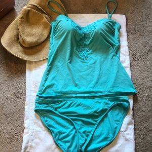 Kenneth Cole reaction swimsuit 2 piece
